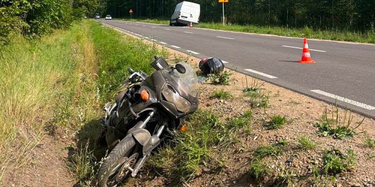 Motocyklista i jego 6-letni syn trafili do szpitala 1 zdj. KPP w Ełku