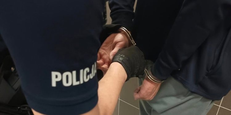 Poszukiwany za rozbój trafi za kratki 1 zdj. KPP w Giżycku