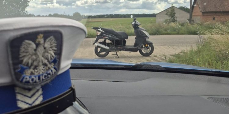 Kompletnie pijany wyjechał na drogę. Wytłumaczy się przed sądem 1 zdj. KPP w Olecku