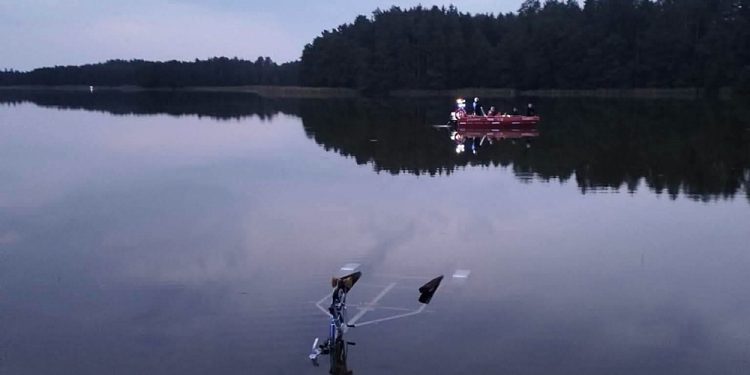 Tragiczny finał wypoczynku nad wodą. Wyłowiono ciało 37-letniego mężczyzny 1 zdj. OSP Wydminy