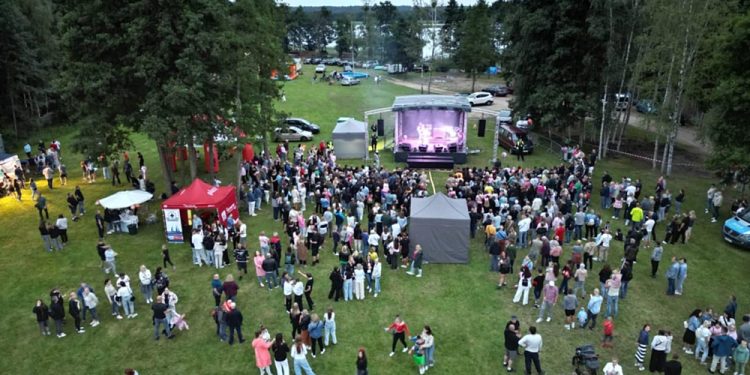 Disco Mix z Wigier. Plenerowe studio Radia 5 będzie na Pikniku Rodzinnym 1 zdj. Radio 5 Piknik Rodzinny Wigry 5