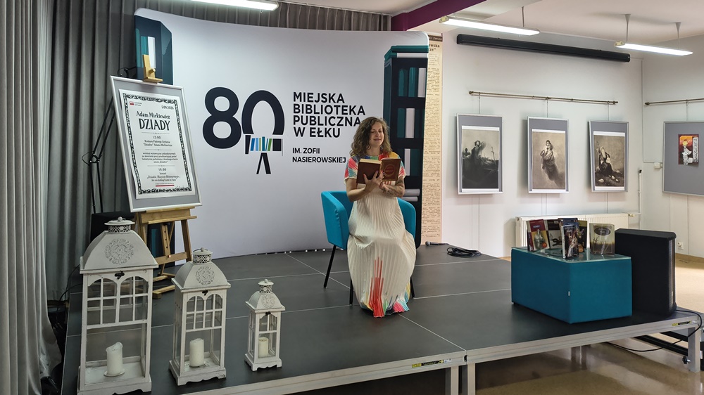 XV edycja Narodowego Czytania. W bibliotece zabrzmiały "Dziady" 3 Narodowe Czytanie Elk 2026 5
