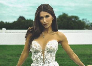Roxie z nowym singlem „Jesień trwa (bez końca)”. Wokalistka otwiera kolejny rozdział 3 źródło: E-muzyka S.A.