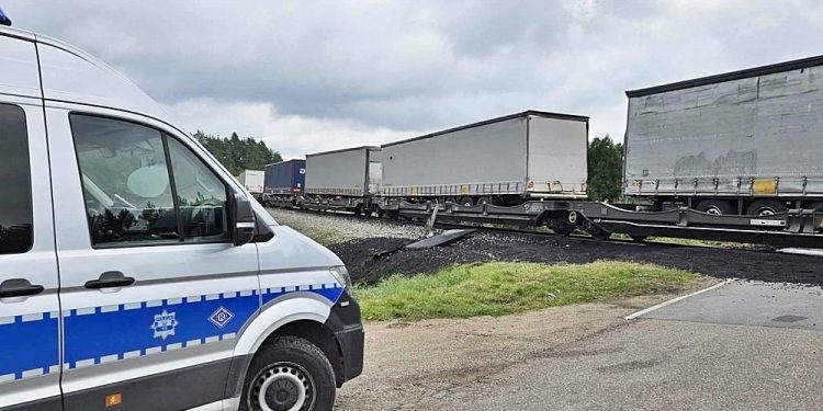 Zderzenie pociągu z ciężarówką 1 Zderzenie pociagu z ciezarowka