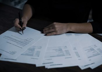Kredyt po 50. i 60. roku życia. Jak demografia wpływa na decyzje banków? 2 dimitri karastelev ZH4FUYiaczY unsplash