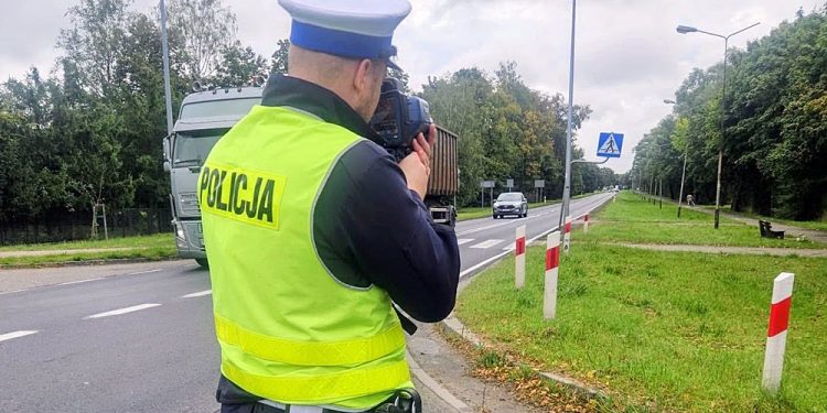 15-latek za kierownicą BMW 1 zdj. KPP w Piszu