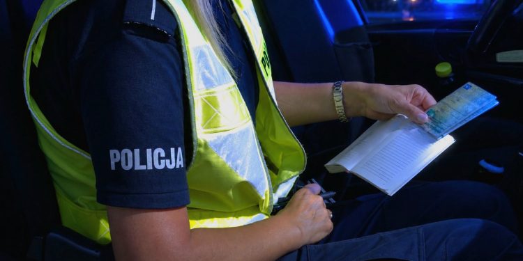 Nocna akcja policjantów. Posypały się mandaty 1 Fot. KPP Pisz