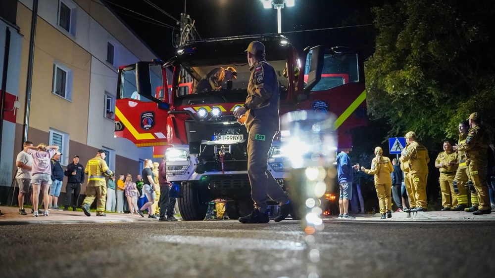 Fabrycznie nowy wóz ratowniczo-gaśniczy trafił do druhów z OSP Orzysz 3 zdj. OSP Orzysz 4
