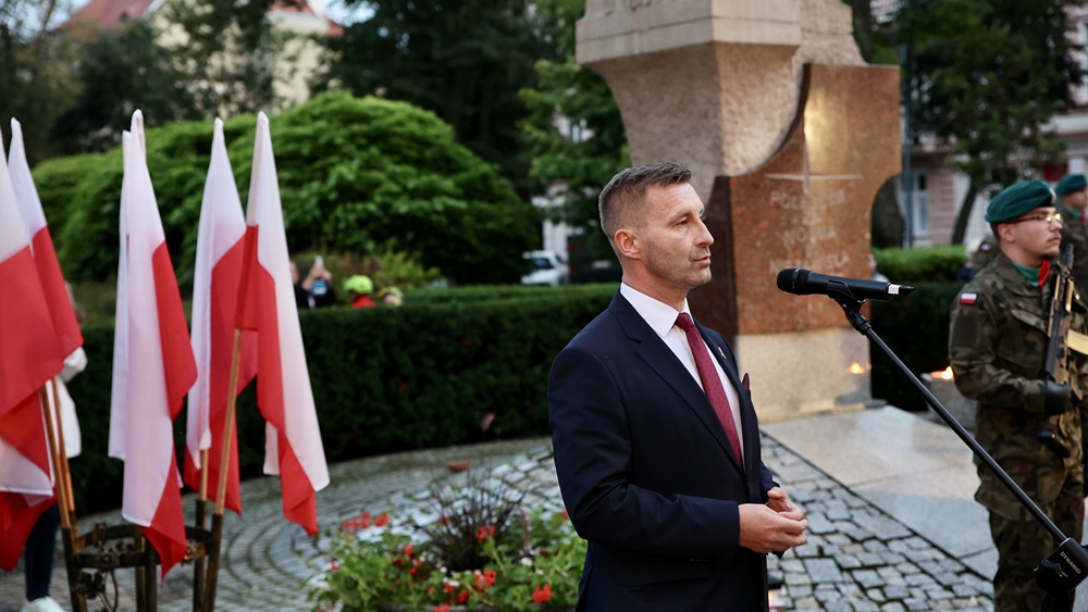 Ełczanie oddali hołd poległym w II wojnie światowej 4 zdj. UM w Elku 4