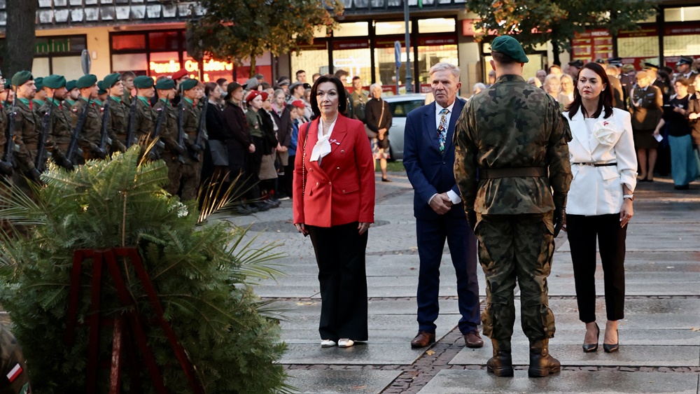 Ełczanie oddali hołd poległym w II wojnie światowej 6 zdj. UM w Elku 6