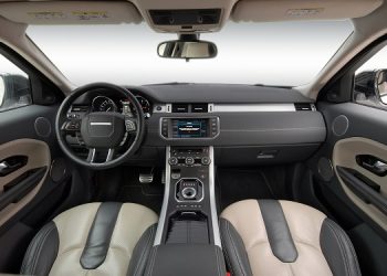 Jakie wyposażenie samochodu naprawdę ułatwia codzienną jazdę? 2 studio shot modern car interior