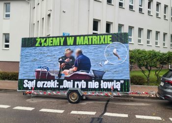 Nietypowy baner przed sądem - "nie rozumiem wyroku" 4 5dfc01c7 7bd3 44fb b754 5ba8be202a3b