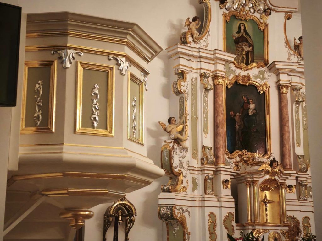 Wiżajny. Zabytkowa ambona w kościele odzyskała dawny blask 11 Parafia pw. św. Teresy z Avila w Wiżajnach