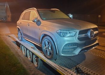Skradziony Mercedes za 300 tysięcy - auto odzyskała Straż Graniczna 5 POSG