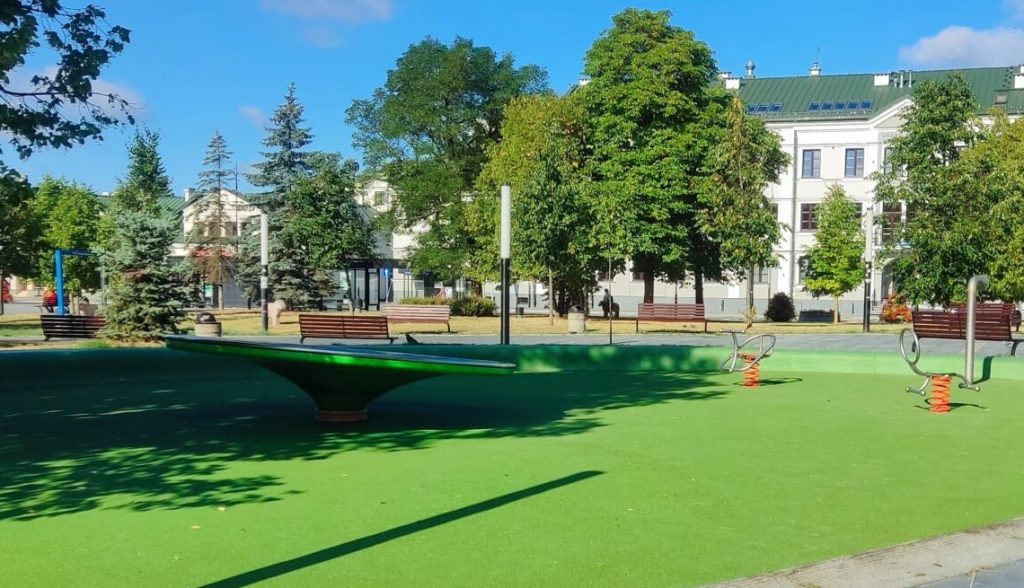 Bezpieczne place zabaw i siłownie plenerowe w Suwałkach 1 Plac Zabaw Konopnickiej Fot. ZDiZ