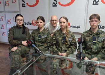 Wyjątkowa lekcja patriotyzmu. Porządkują bezimienne groby 2 Fot. Radio 5