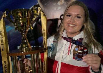 Oliwia Gajewczyk z pucharem świata 2 Thor Szkoła Walki z Ełku