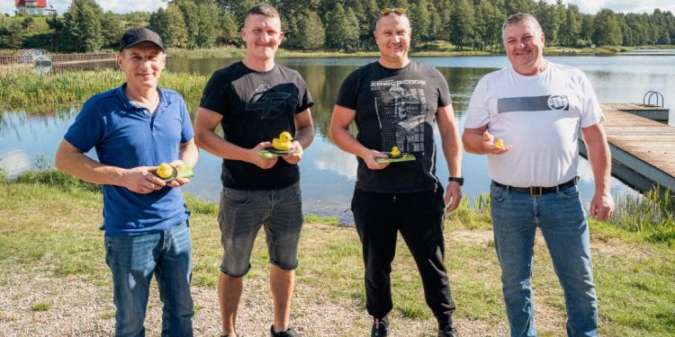 I Mistrzostwa Gminy Bakałarzewo w rzucaniu kaczek 1 kkkk