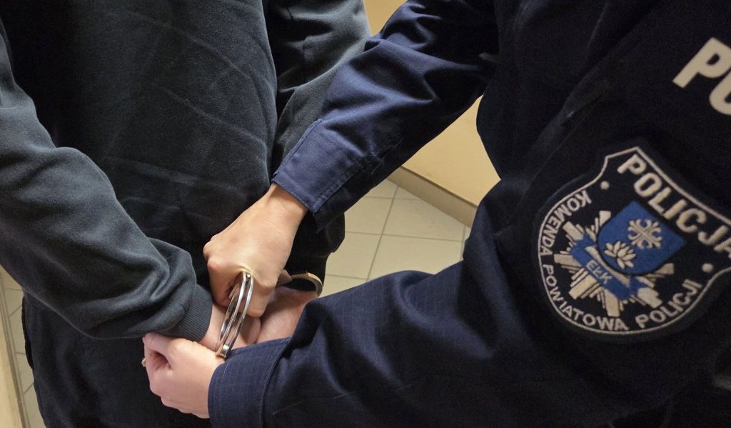 17-latek groził atakiem w ełckiej szkole 1 nozok