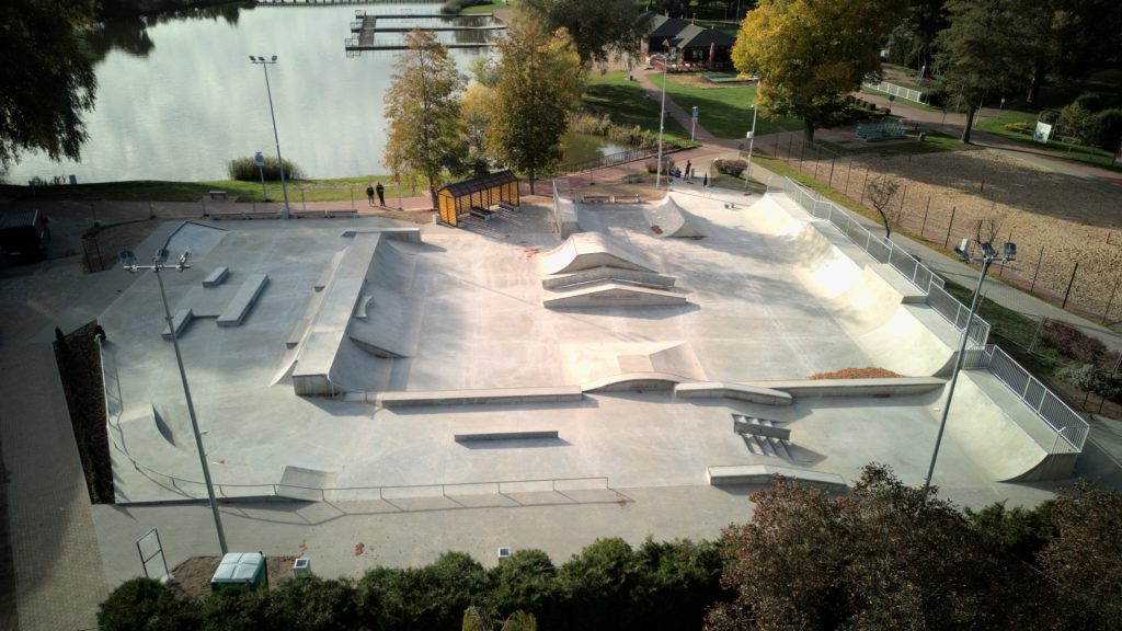 Nowy skatepark nad Zalewem Arkadia 6 sk