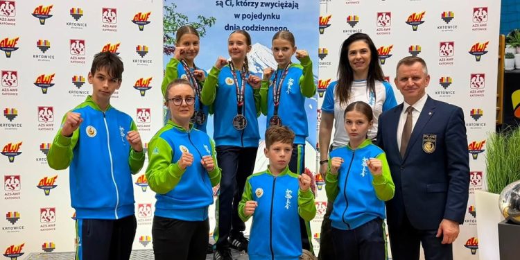 Dobry start reprezentantów Ełckiego Klubu Karate Kyokushin w Katowicach 1 zdj. Remigiusz Karpiński